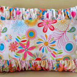 ruffled-pillow_createandbabble.com