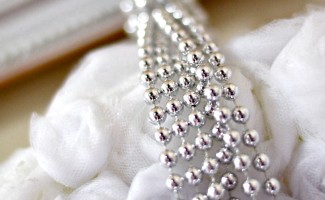 hang a wreath with beads_createandbabble