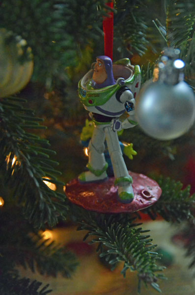 Buzz-ornament