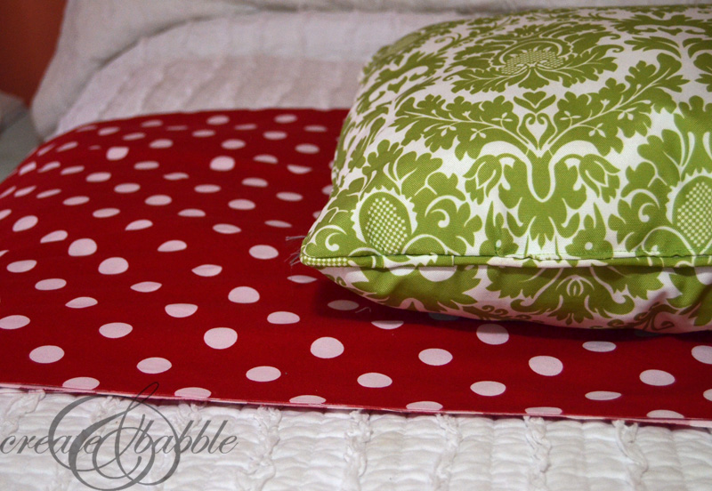 easy-sew-christmas-pillow-cover