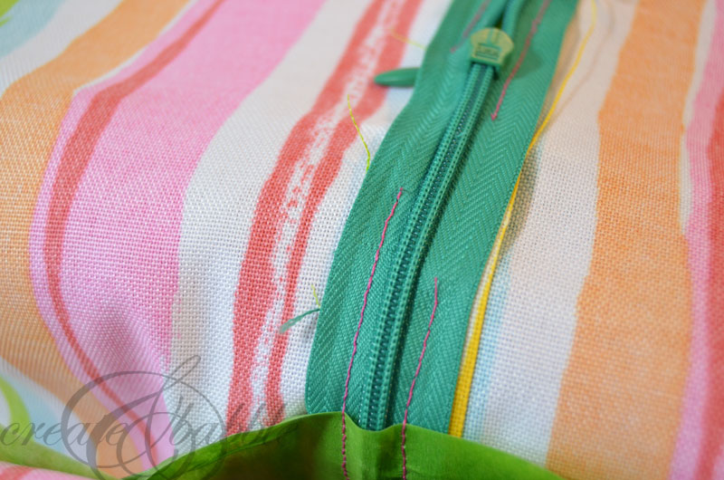 learn how to sew a zippered pillow cover