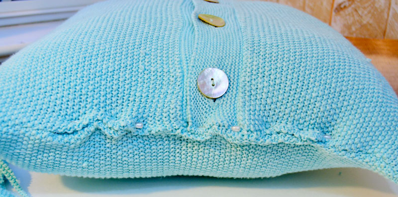 Make Old Sweaters into New Pillows-createandbabble.com