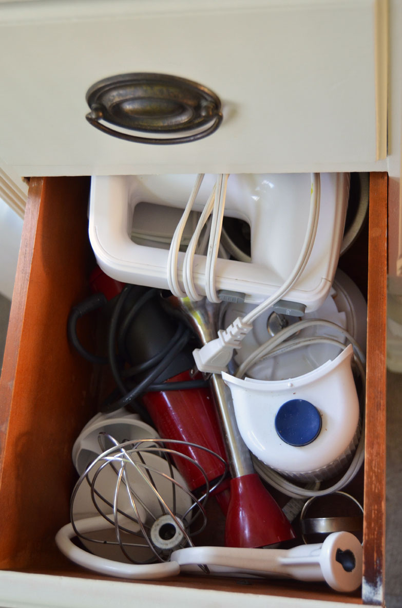 5 Tips to Tame the Clutter and Get Organized_createandabble.com