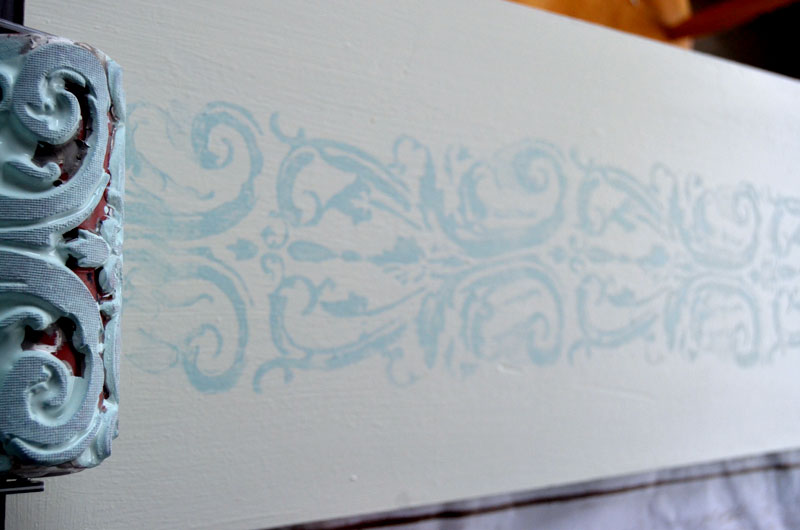 how to use iod roller stamp
