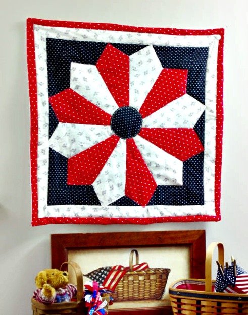 Dresden Plate Quilted Wall Hanging