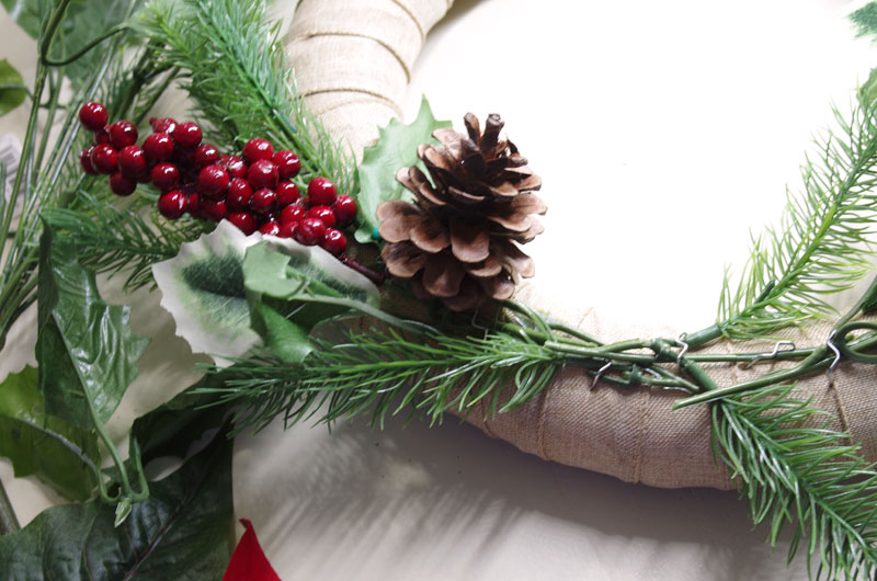 How to make a pretty Christmas wreath