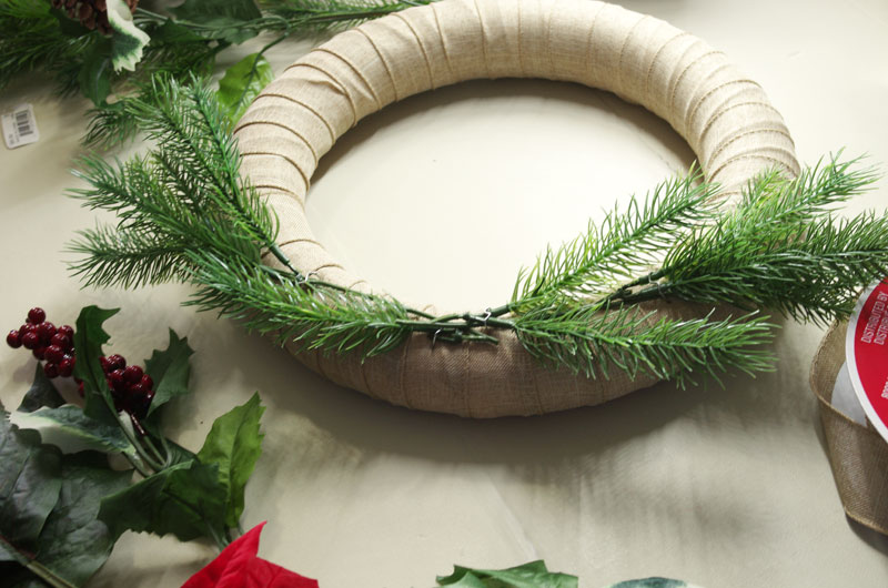 How to make a pretty Christmas wreath