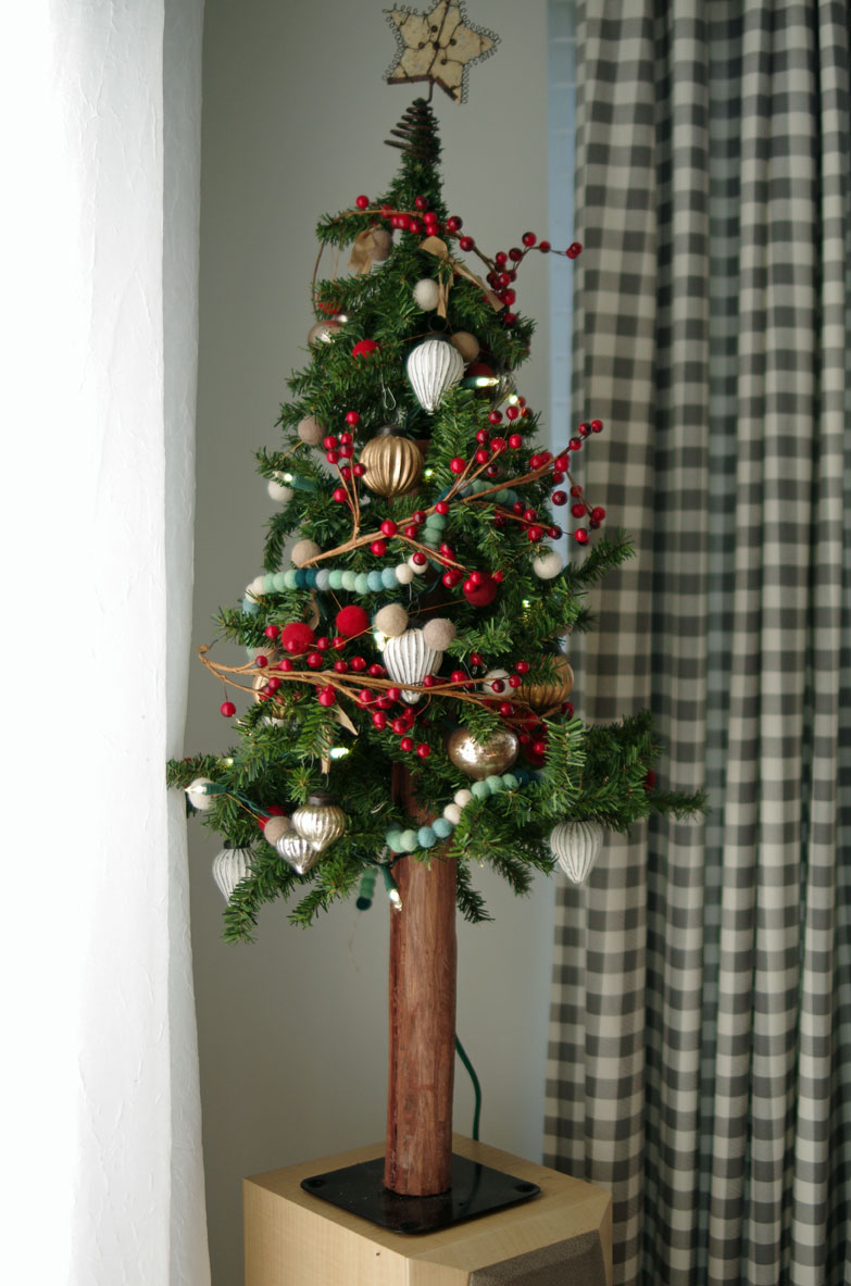 Dollar Store Christmas Tree Base Idea