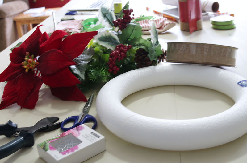 supplies to make an easy christmas wreath