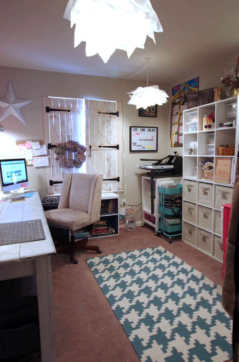 How To Create A Craft Room In A Small Space / How to Make Space for a Craft Studio When You Don't Have ... : Slideshows of how to create your craft room.