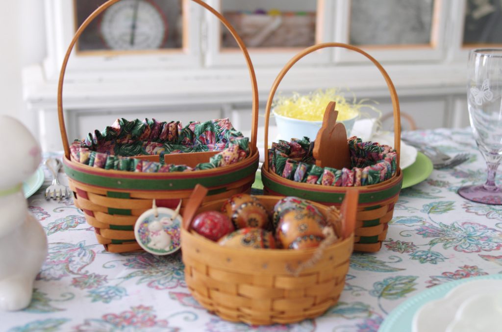 spring dining room table decorating