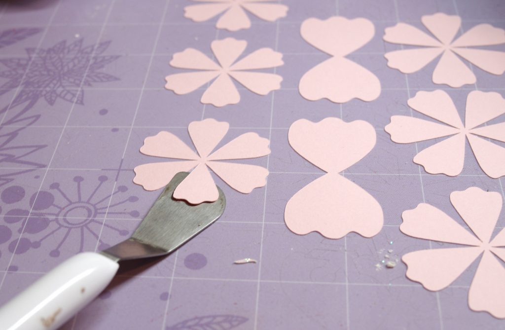 How to make felt flowers with your Cricut - Weekend Craft