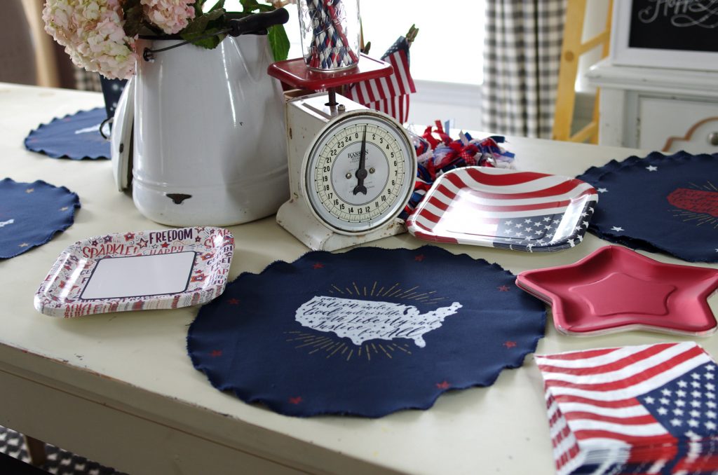 How to make Americana placemats with Chalk Couture