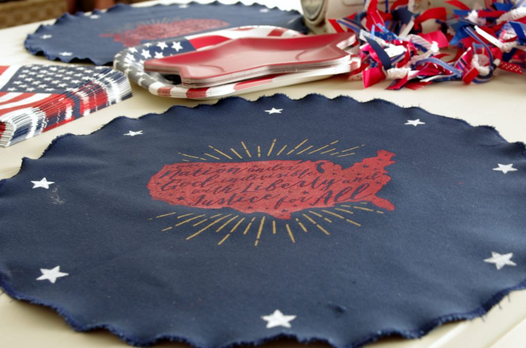 How to make Americana placemats with Chalk Couture