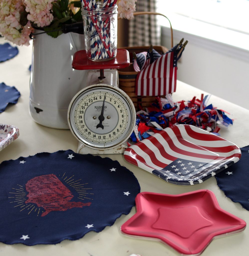 How to make Americana placemats with Chalk Couture