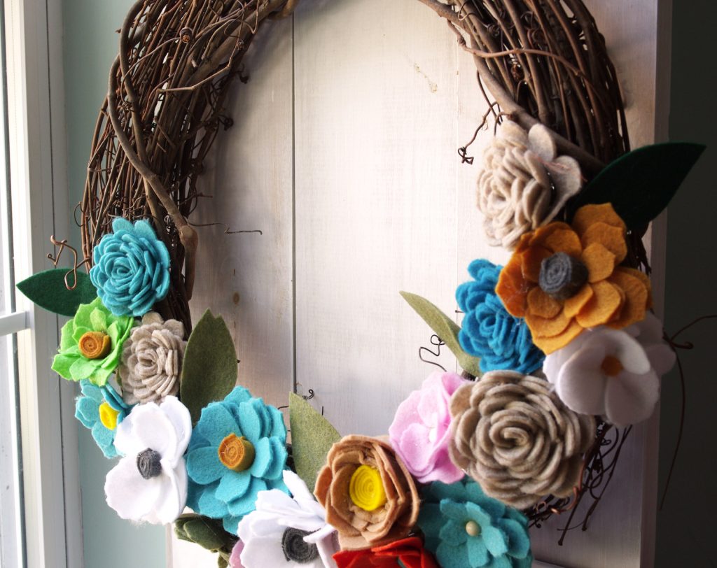 https://createandbabble.com/wp-content/uploads/2018/08/Close-up-image-of-DIY-Felt-Flower-Fall-Wreath-hanging-on-DIY-farmhouse-shutter-1024x812.jpg