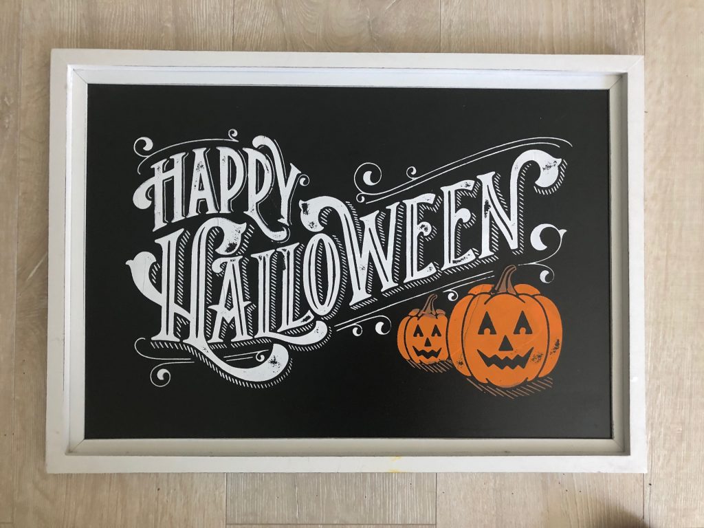 Easy Halloween Chalkboard Art.