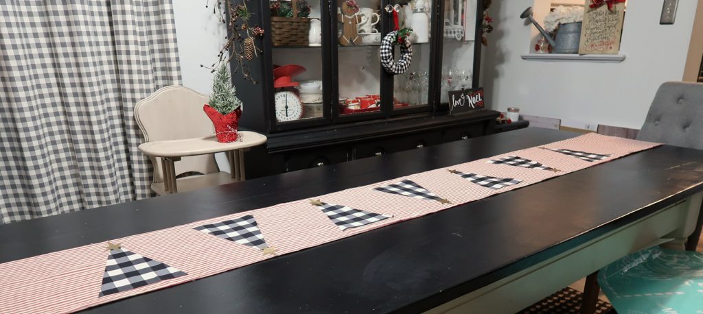 DIY Christmas Table Runner using Cricut Maker