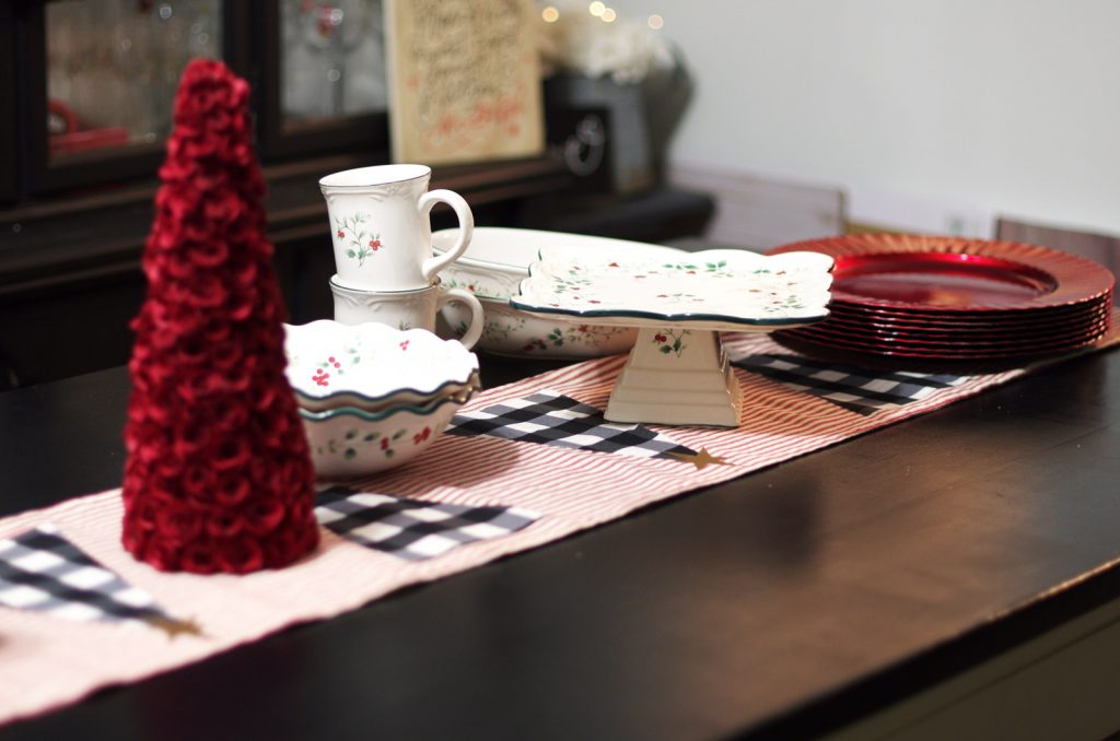 DIY Christmas Table Runner using Cricut Maker